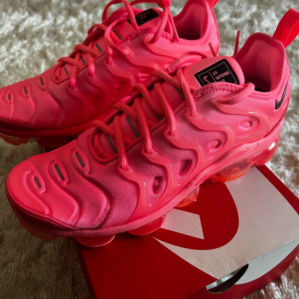 Nike Air Vapormax Plus in Pink